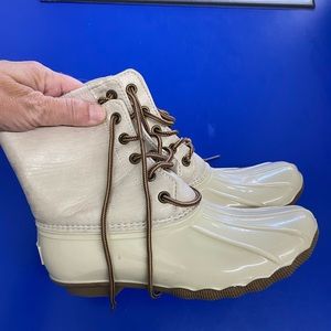 Ivory Duck boots size 7